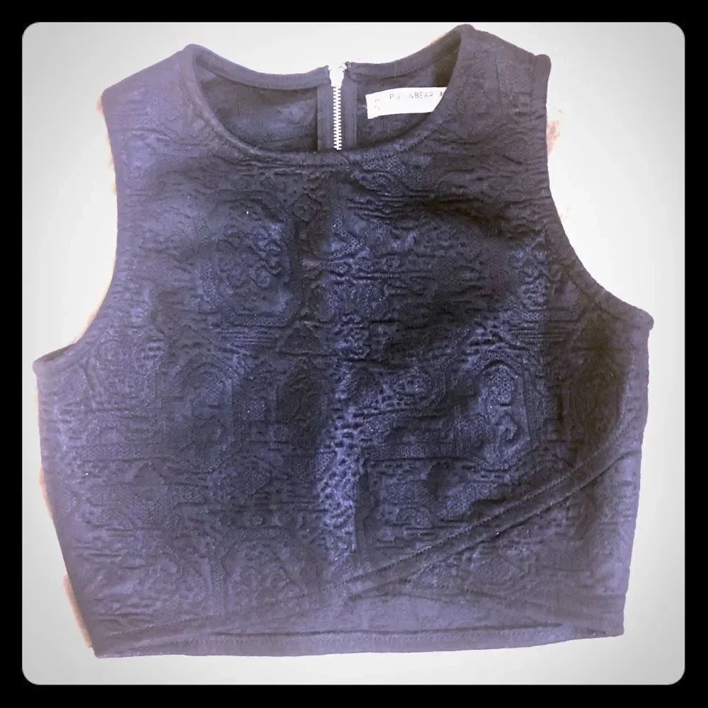 Pull & Bear black crop top. Size S